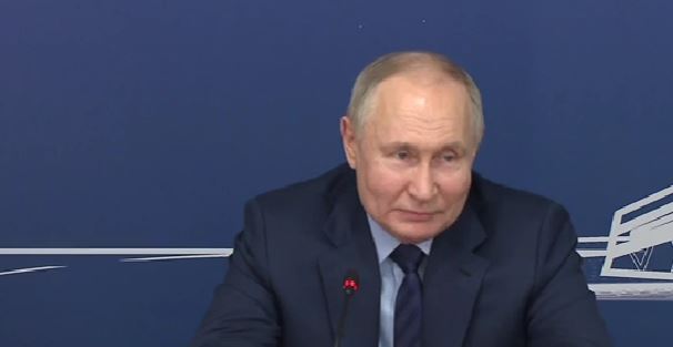 Путин анонсировал новые меры поддержки для семей