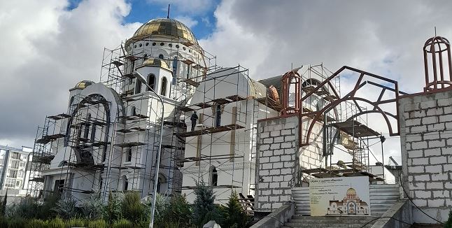 В Севастополе ко Дню защитника Отечества на храме в честь Всех святых в земле Русской просиявших смонтированы все купола