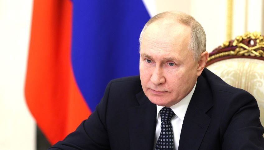 «Будем думать над повышением»: Путин о зарплатах медиков