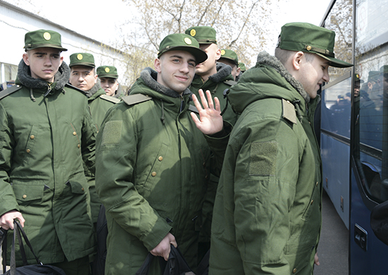 Около 120 тысяч призывников отправят на места службы этой осенью