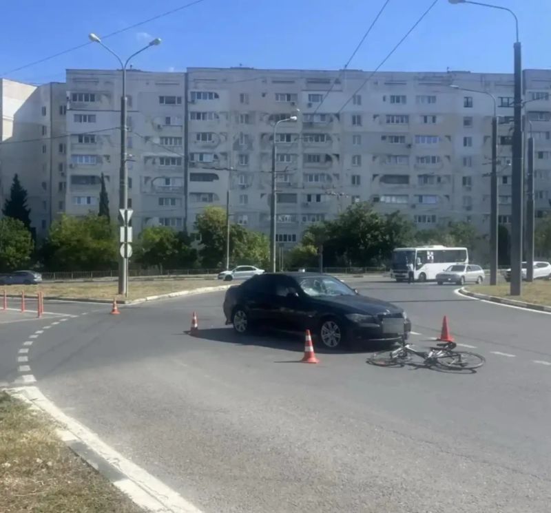 Водитель BMW сбил 59-летнего велосипедиста в Севастополе
