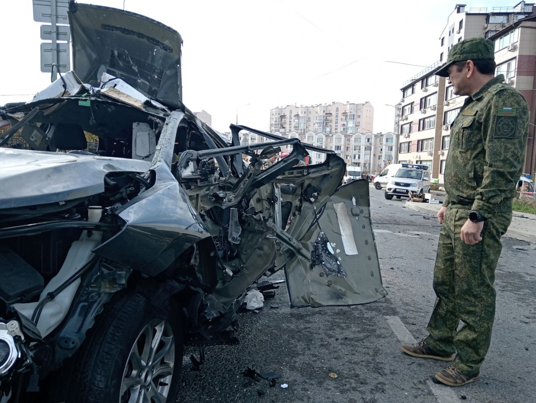 Следком опубликовал фото и видео с места подрыва автомобиля военнослужащего в Севастополе