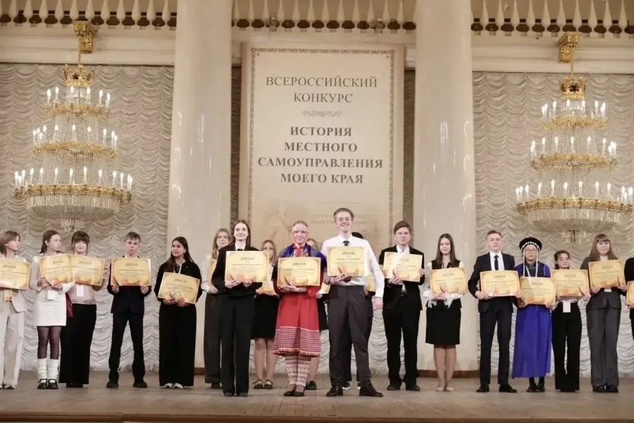 Школьники из Севастополя победили в конкурсе о местном самоуправлении