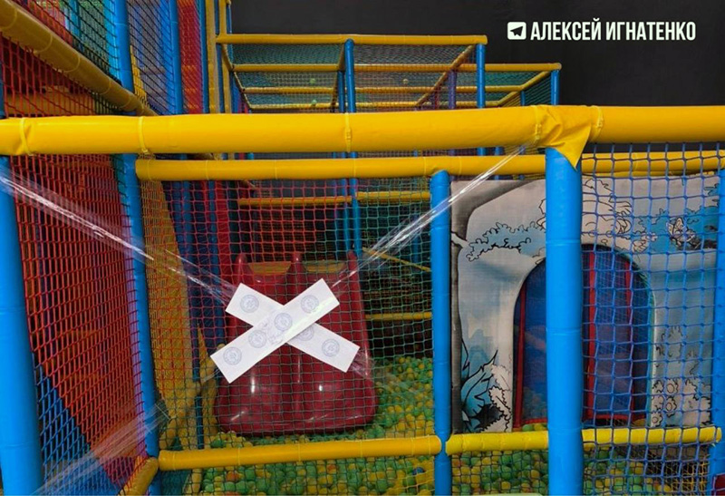 В двух симферопольских ТРК выявили пять небезопасных аттракционов.