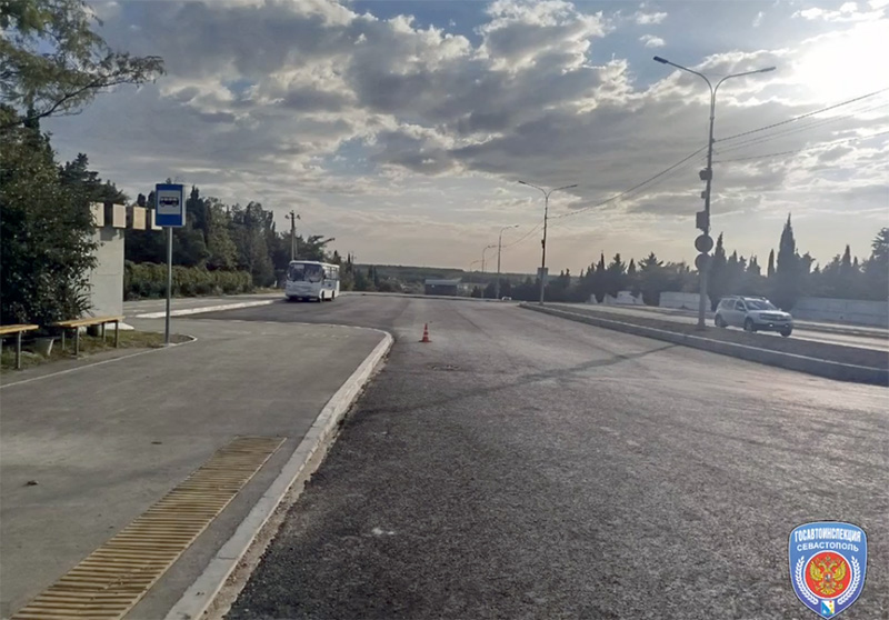 В Севастополе по вине лишенного права управления водителя автобуса пострадала пожилая пассажирка (видео)