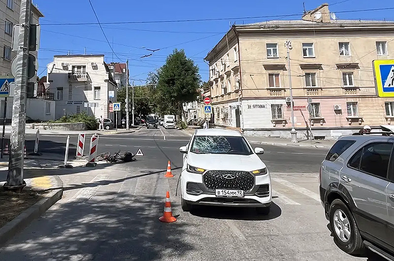 В Севастополе автоледи на перекрестке не пропустила велосипедиста и отправила его в больницу