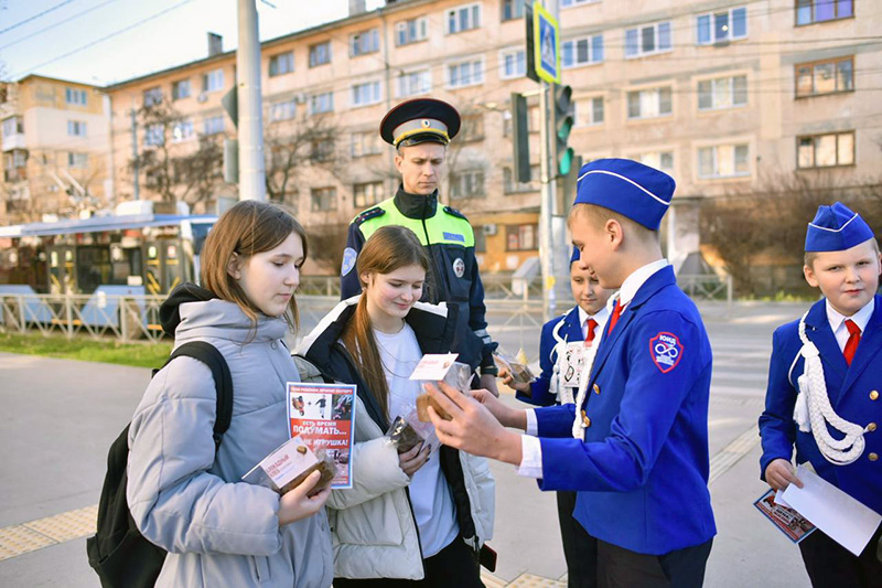 В Севастополе «Блокадный хлеб» раздавали автоинспекторы и ЮИДовцы