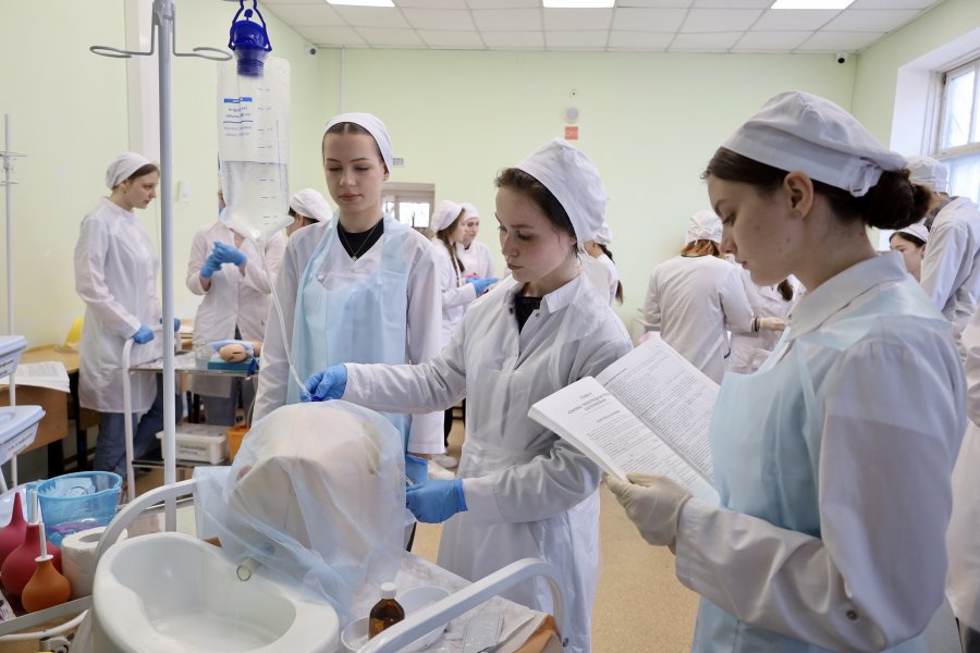 Около 100 человек приняли участие в дне открытых дверей в Севастопольском медицинском колледже (ФОТО)