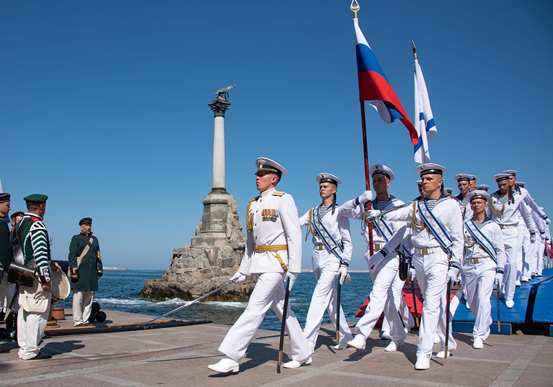 27 июля: Дни Военно-морского флота, работников МФЦ, День памяти детей — жертв войны в Донбассе и День рождения гамбургера