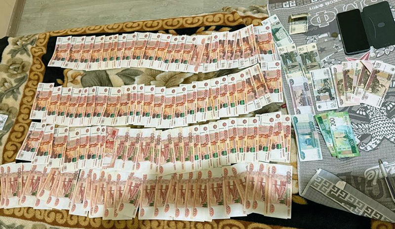 В Евпатории сожительница похитила у любимого 800 тысяч рублей