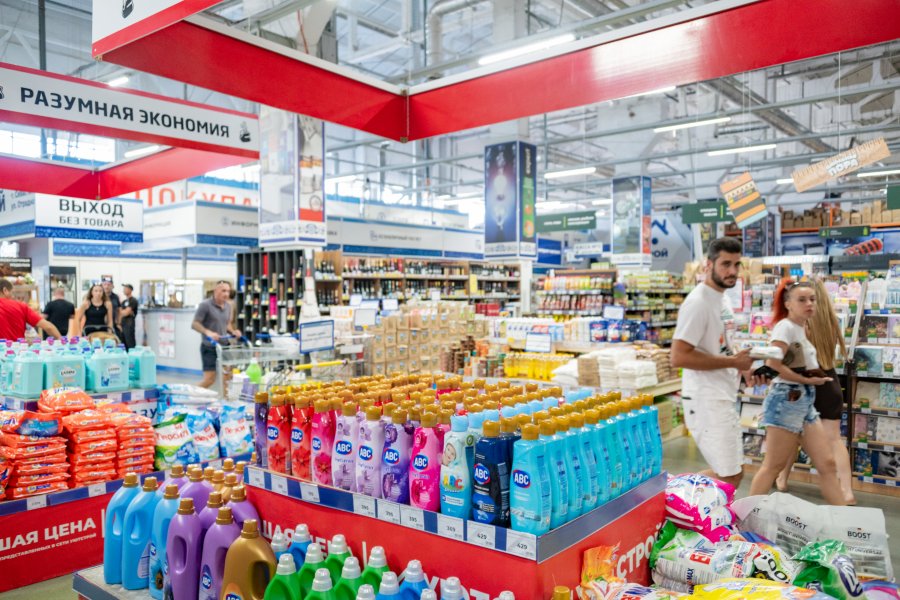 Магазины Севастополя продолжают работу в условиях веерных отключений