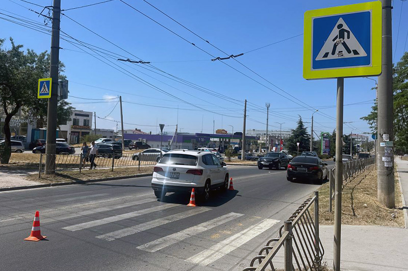 В Севастополе на «зебре» автоледи сбила молодого мужчину