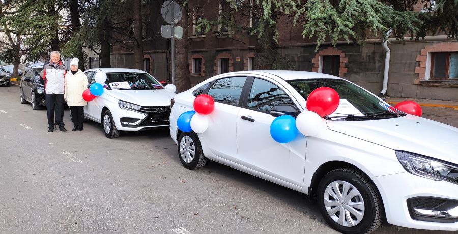 Пострадавшим на производстве севастопольцам вручили автомобили