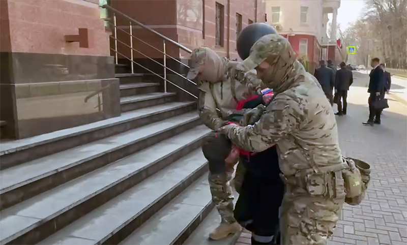 ФСБ задержала симферопольца по подозрению в сотрудничестве с СБУ