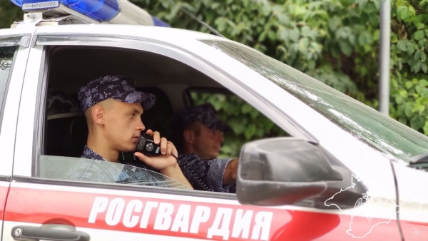 На заправке в Севастополе задержали ночного дебошира