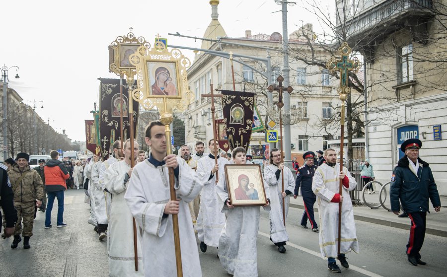 В Севастополе на Рождество прошли два крестных хода