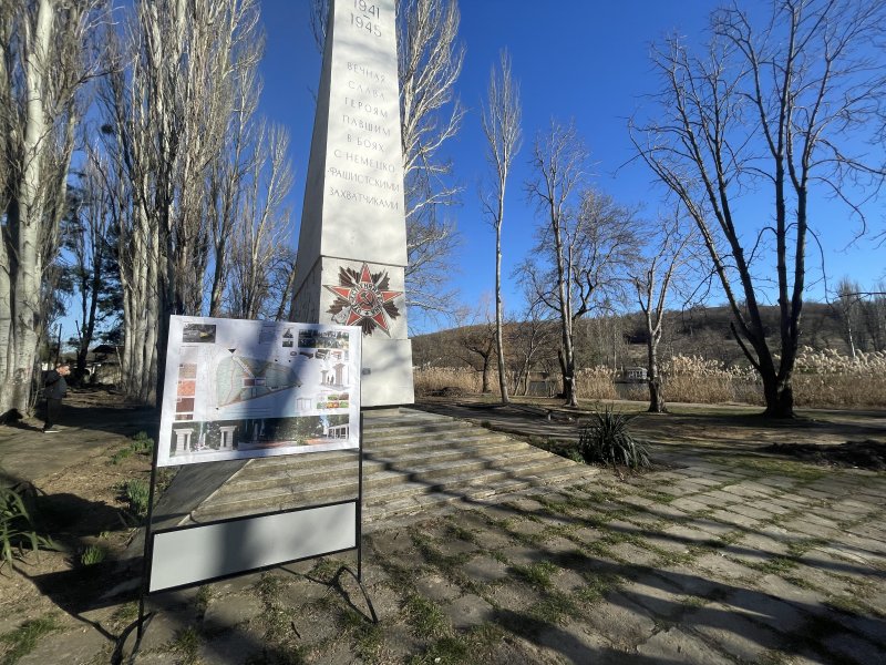Севастопольцы обсудили благоустройство сквера у мемориала в Любимовке