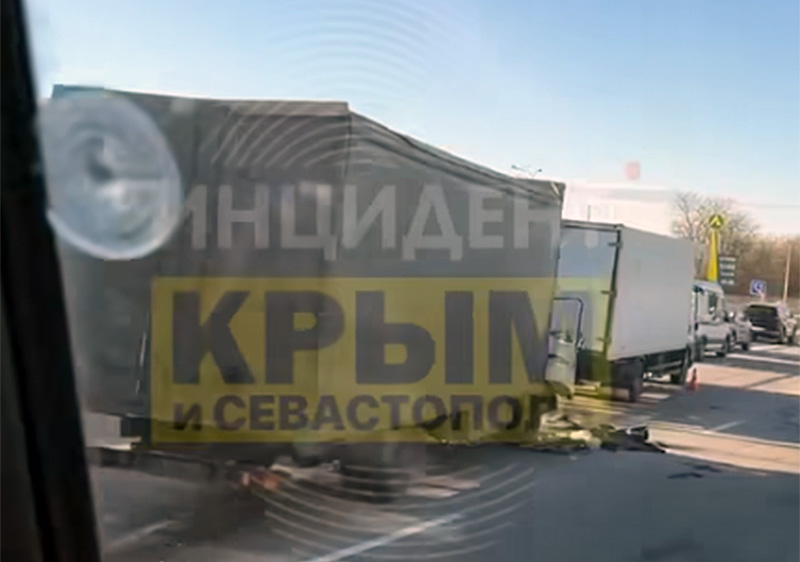 Под Симферополем в столкновении двух грузовиков погиб водитель (ВИДЕО)