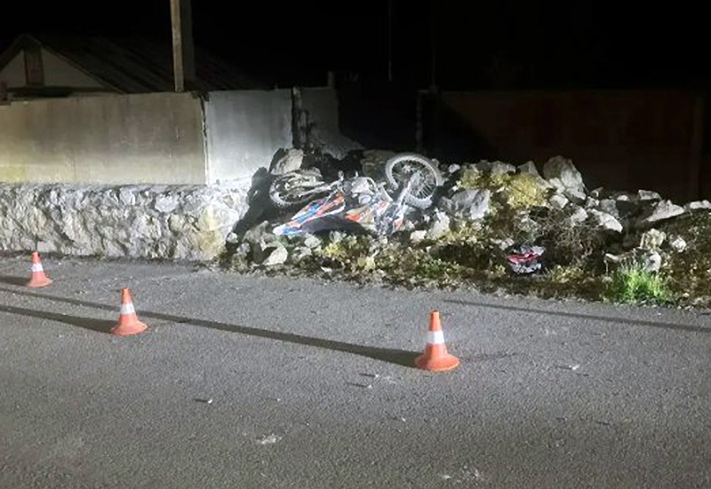 В Крыму несовершеннолетний питбайкер собой поверил забор на крепость