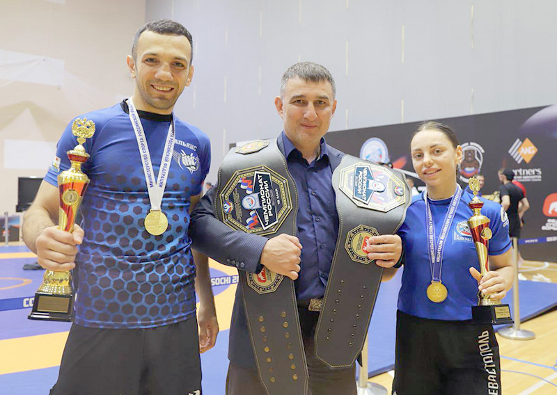 Севастопольцы Зограб Оганян и Дарья Крапивина завоевали «золото» чемпионата России по панкратиону