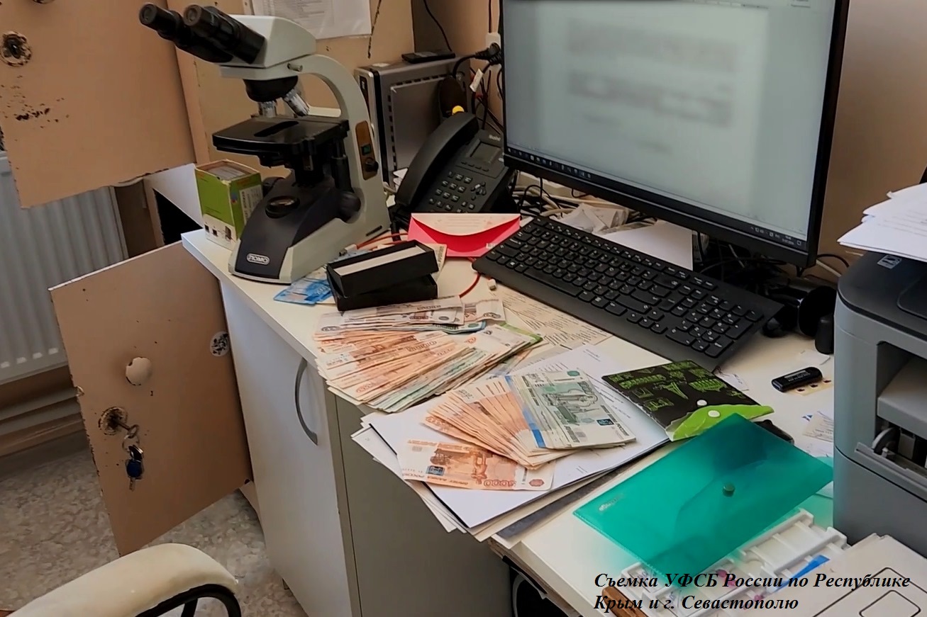 В Севастополе санитар патологоанатомического отделения обвиняется в посредничестве во взяточничестве на сумму свыше 1 млн рублей