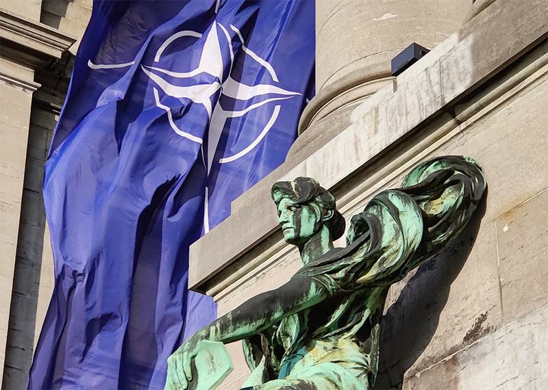 The Daily Telegraph: В итоговом заявлении саммита НАТО смягчили позицию по России