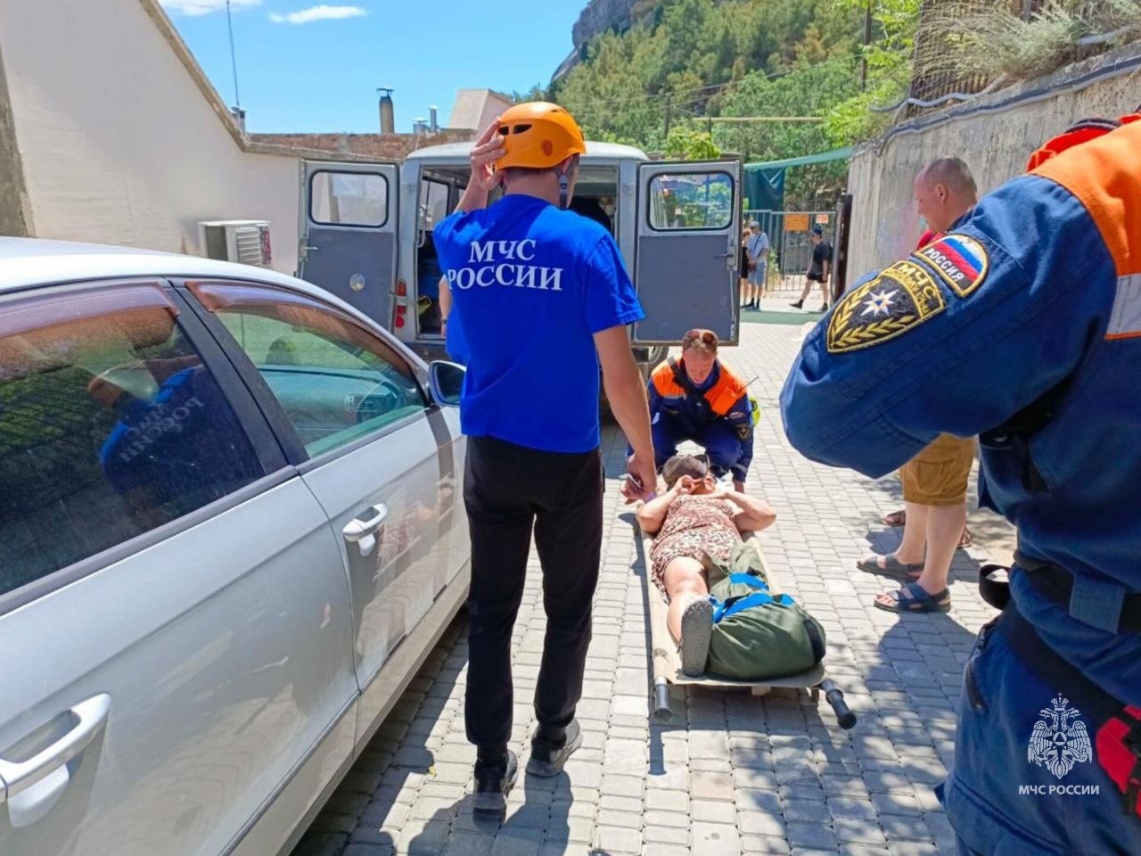 Туристку с травмой ноги спасли в Крыму