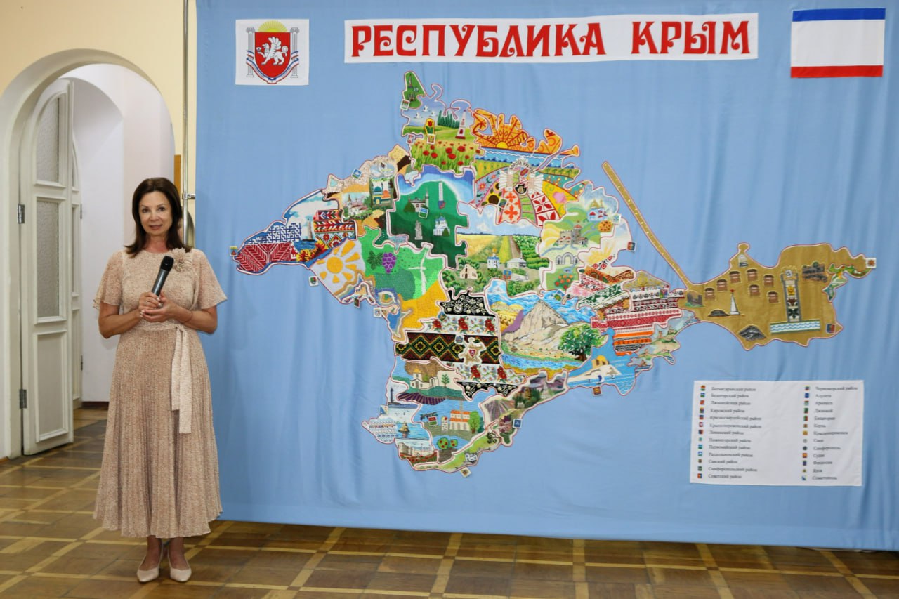 Севастополь вышили на эксклюзивной карте Крыма