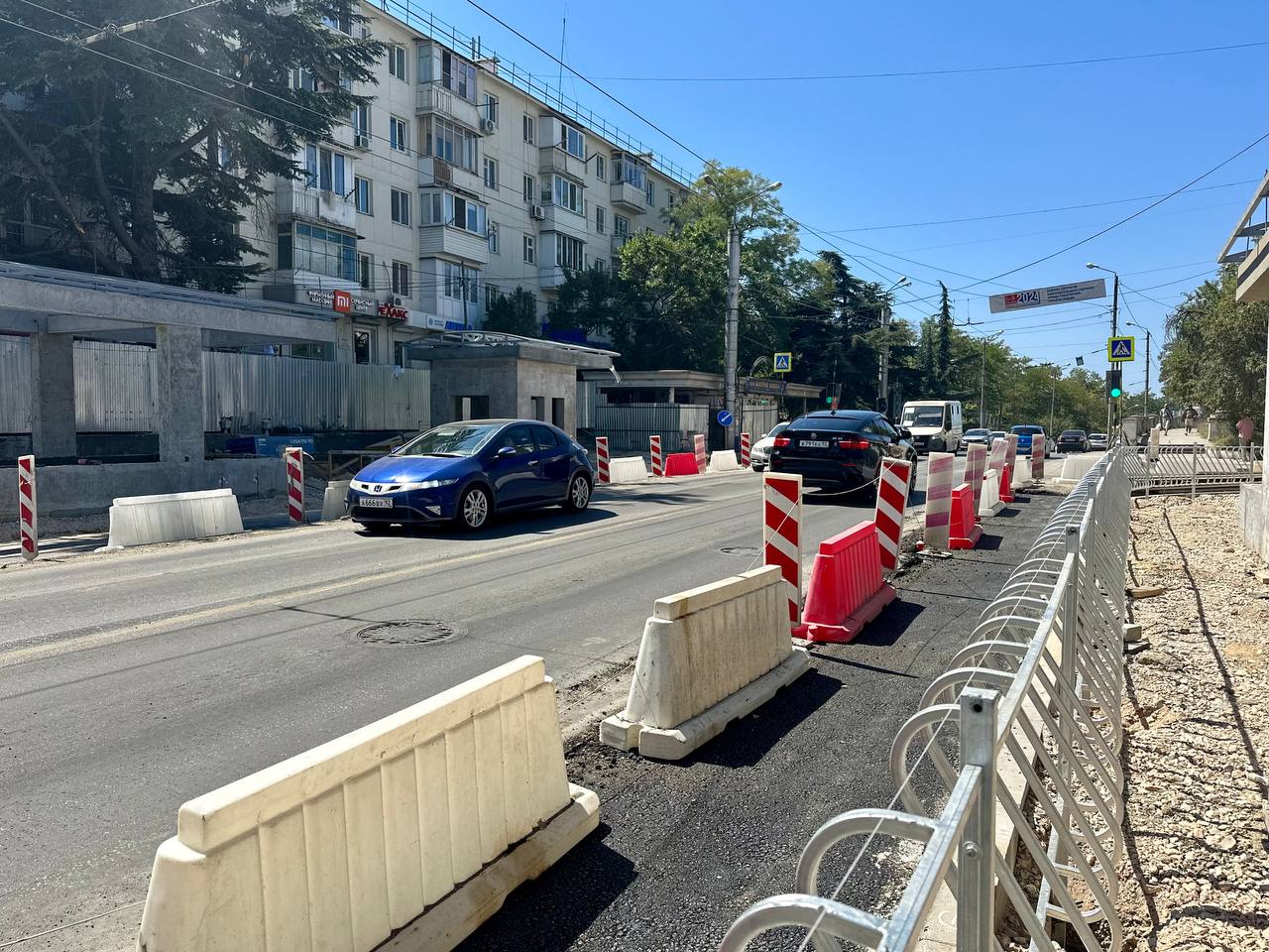 Движение транспорта около подземного перехода на остановке «Памятник Матросу Кошке» обещают открыть к осени