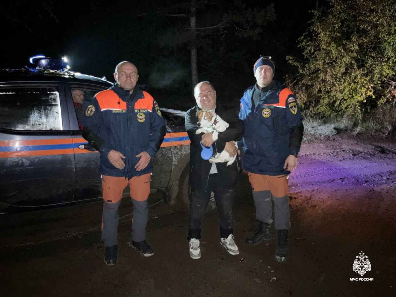 В крымском лесу спасли туриста с собакой