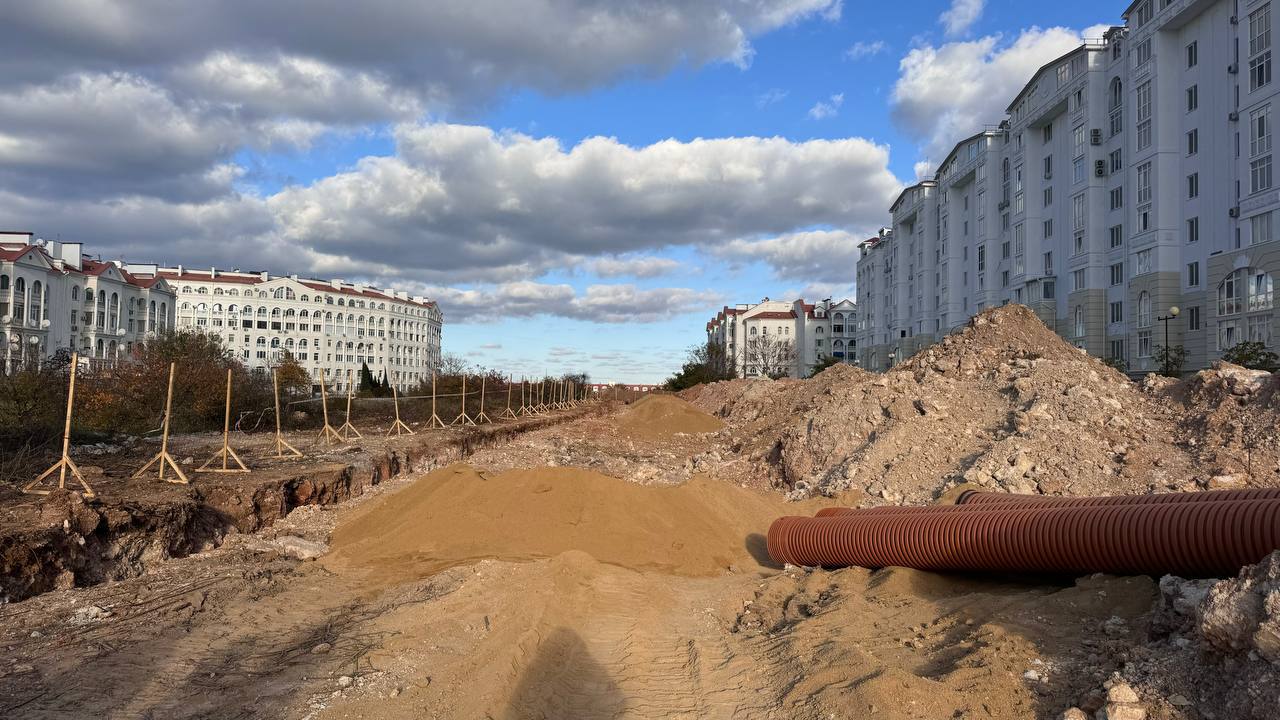 В Севастополе активно строят дорогу на Античном проспекте