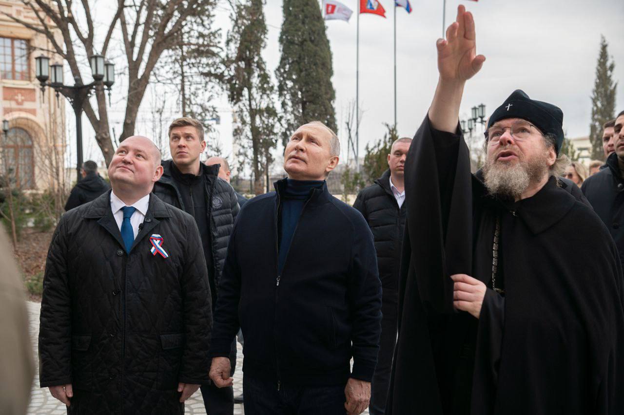 Президент наградил митрополита Тихона за вклад в строительство Нового Херсонеса