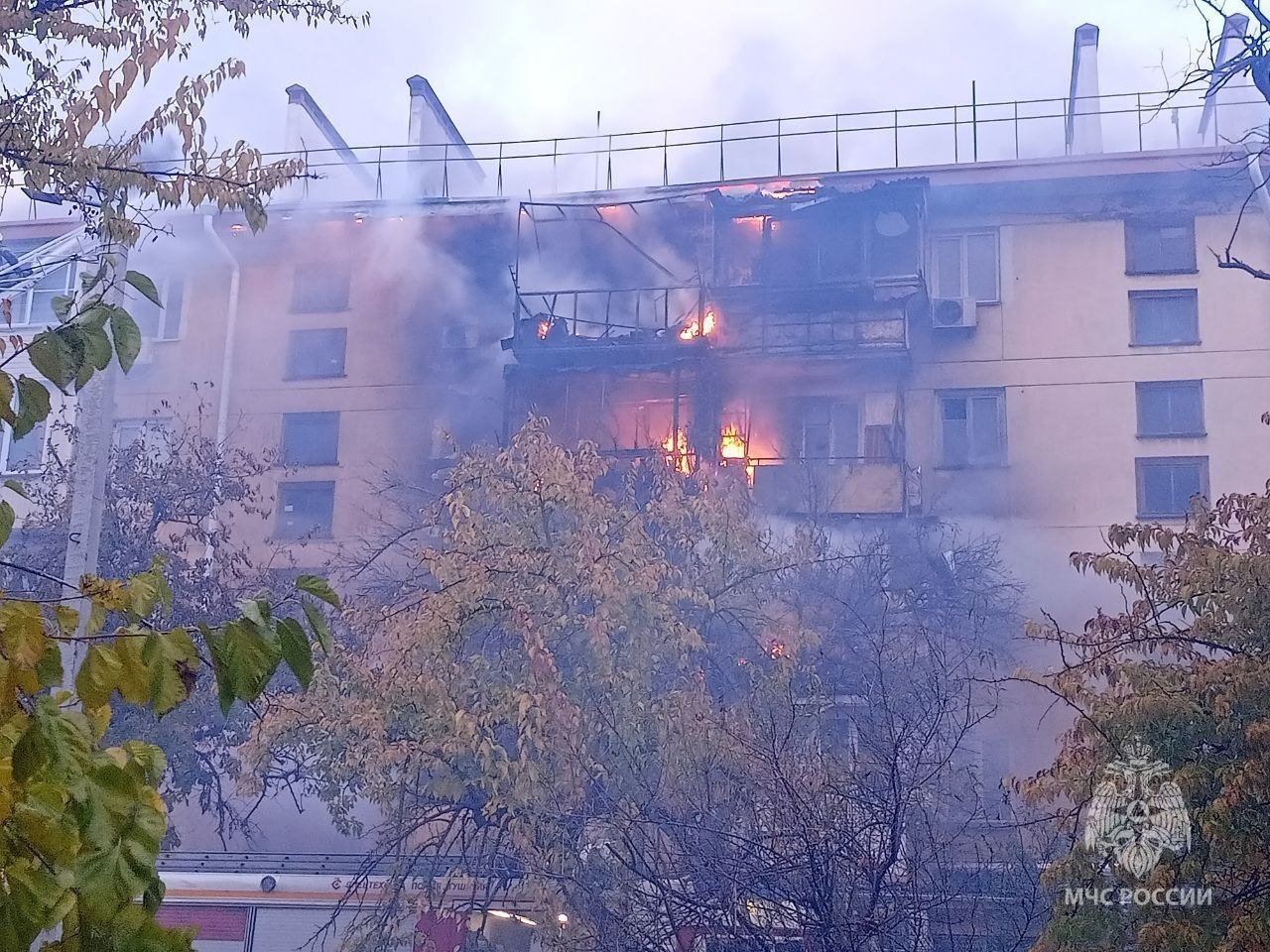 Один ребенок и 22 взрослых спасены на пожаре в Севастополе