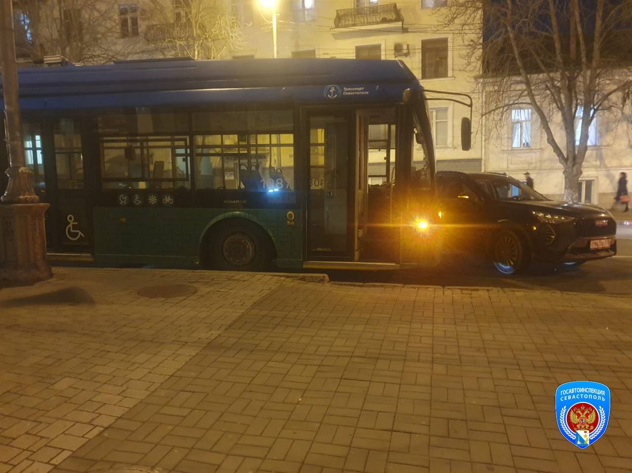 ДТП с участием троллейбуса произошло вечером в Севастополе (ФОТО)