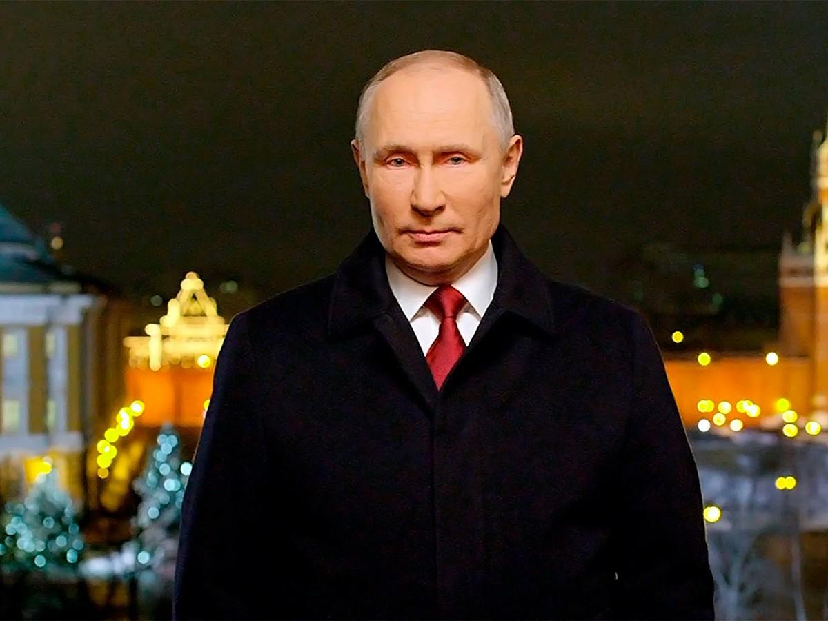 Владимир Путин обратился к россиянам с новогодним поздравлением