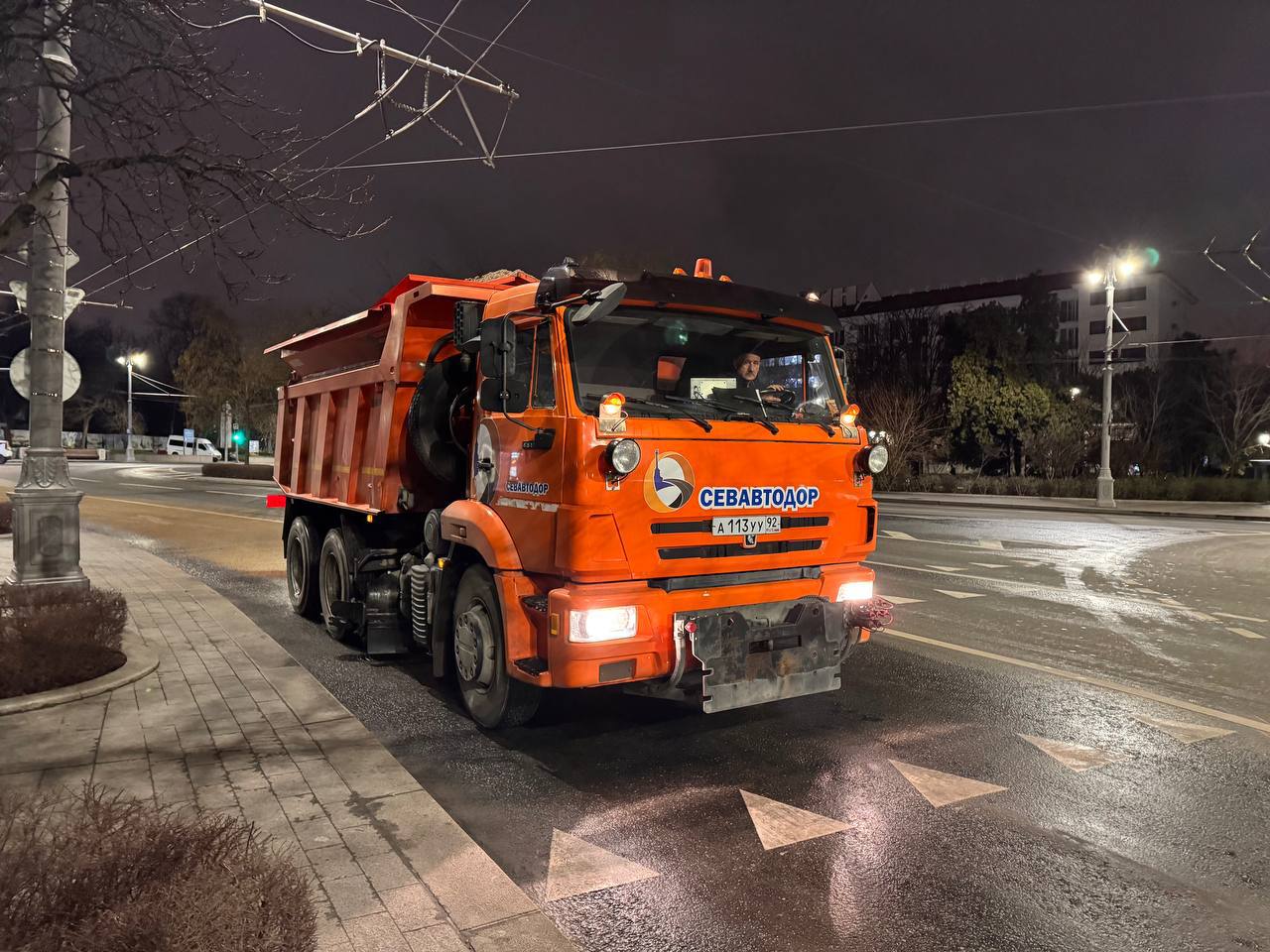 В горхозе Севастополя напомнили номера телефонов аварийных и диспетчерских служб на случай непогоды
