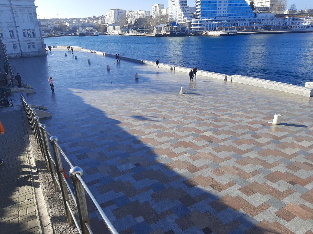 Фонари на набережной Приморского бульвара установят к концу лета