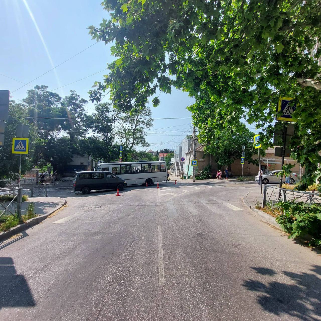 Два пассажира маршрутного автобуса пострадали в ДТП в Севастополе