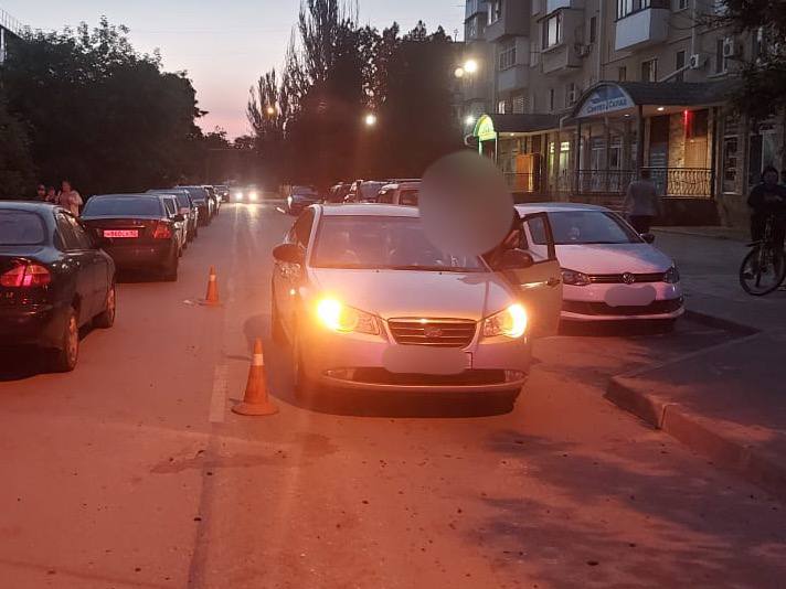 Внезапно выбежавший на дорогу ребенок попал в ДТП в Крыму