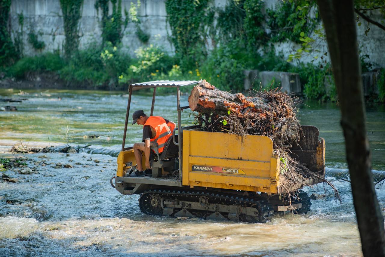 В Севастополе начали чистить реку Черную и ее притоки (ФОТО)