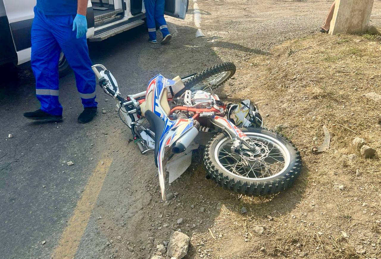 Водитель питбайка погиб под колесами грузовика в Крыму (ФОТО)