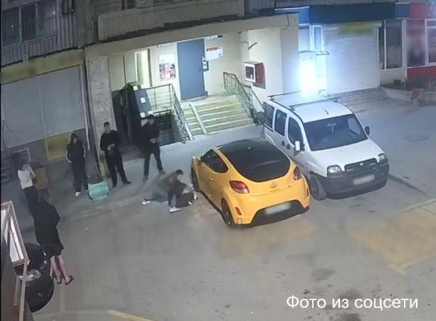 В Симферополе полиция проверяет сообщение о нарушении общественного порядка во дворе жилого дома