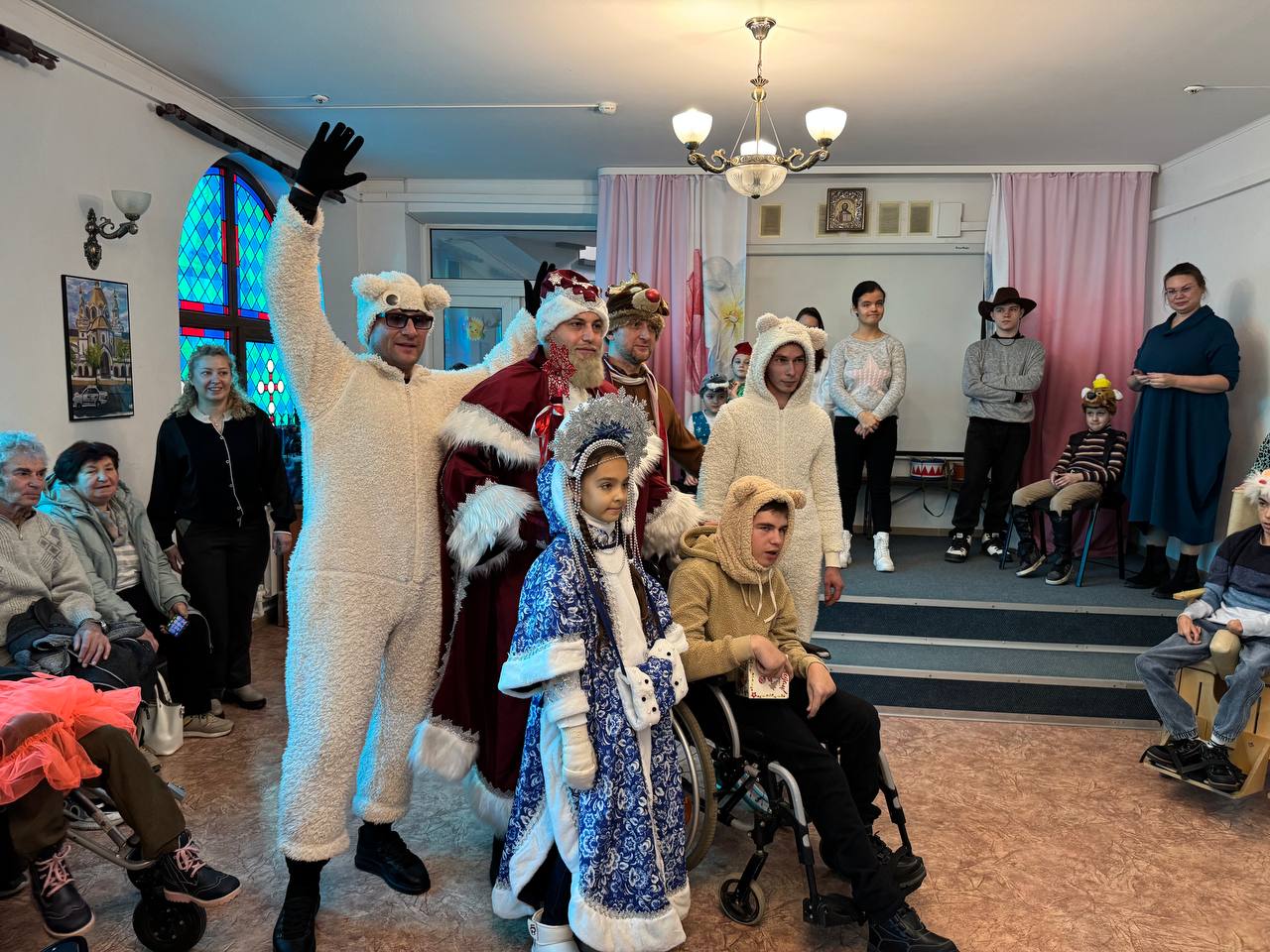РБОО «Мы — севастопольцы» вручила новогодние подарки воспитанникам Центра «Родник» (ФОТО)