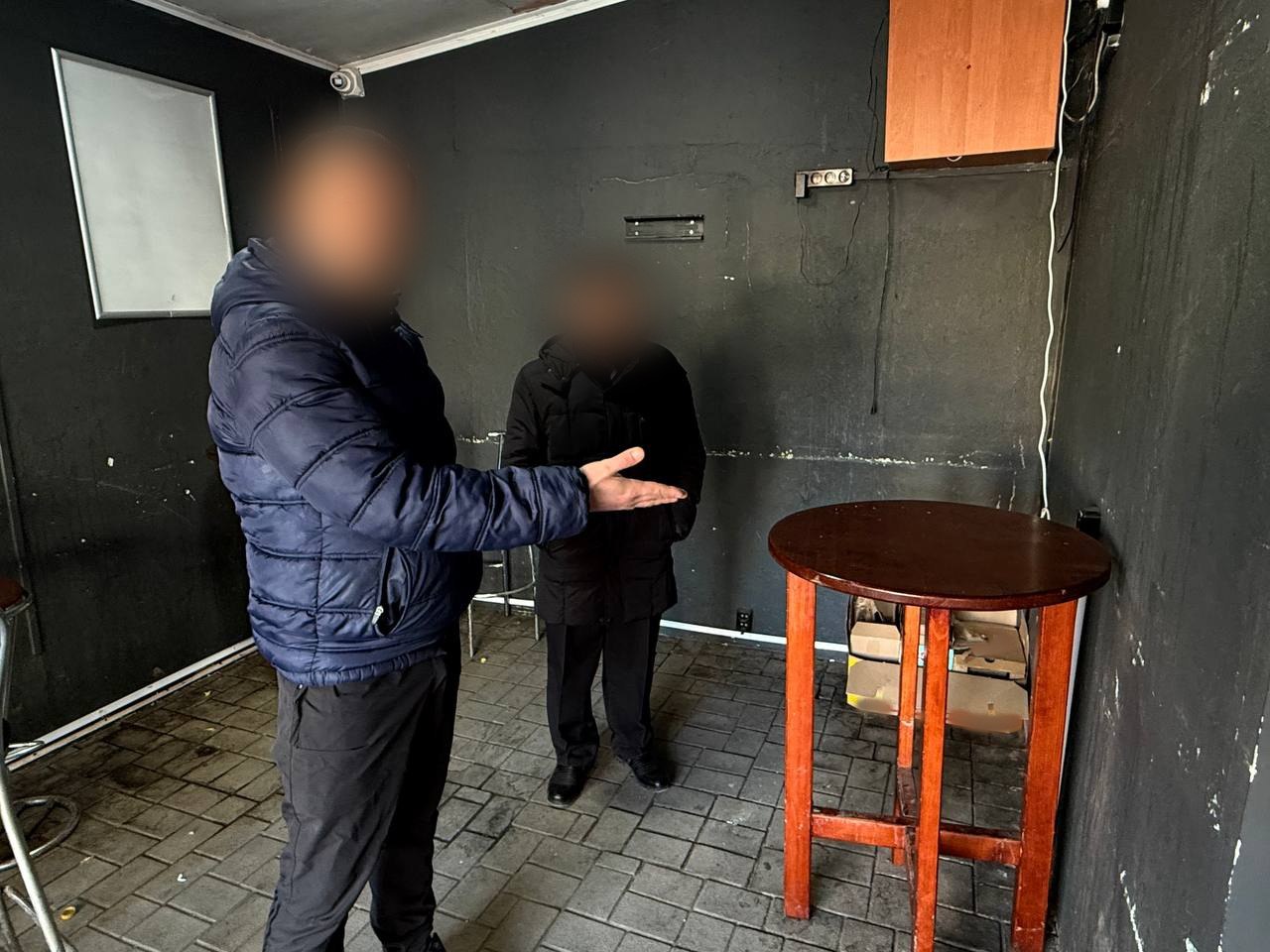 Оставленный в симферопольском баре мобильный телефон довел до уголовного дела