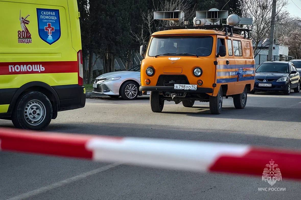 Вражеский БПЛА с боезарядом прибило к севастопольскому пляжу