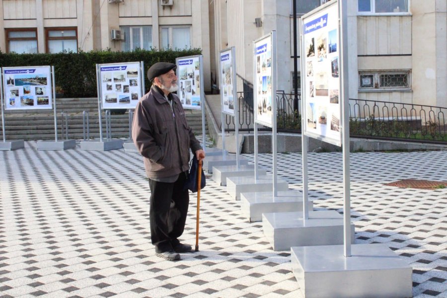 В Севастополе открылась выставка архивных документов «Гагаринскому району — 50 лет»