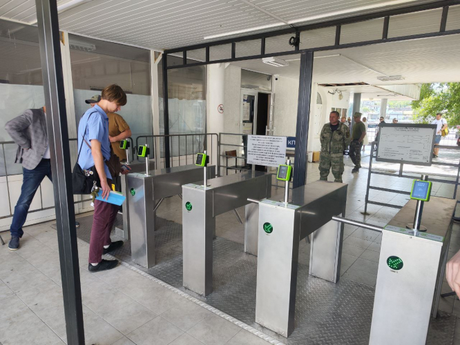 С 25 октября проезд на катерах и паромах в Севастополе можно будет оплатить «улыбкой»