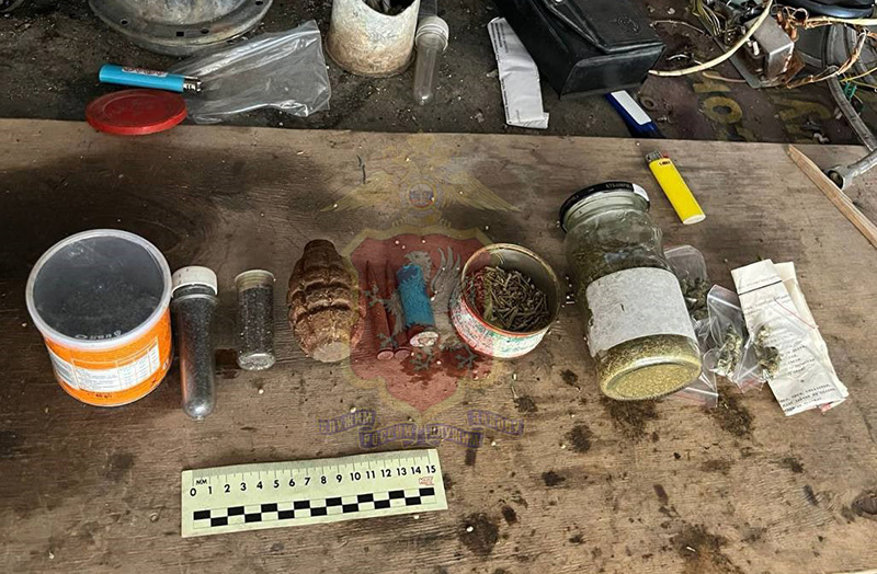 У севастопольца полицейские изъяли марихуану, гранату и порох