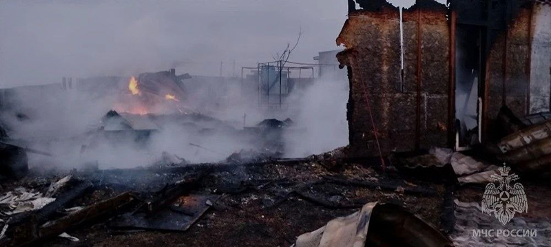 На Северной стороне Севастополя пожар затронул два жилых дома и две хозпостройки