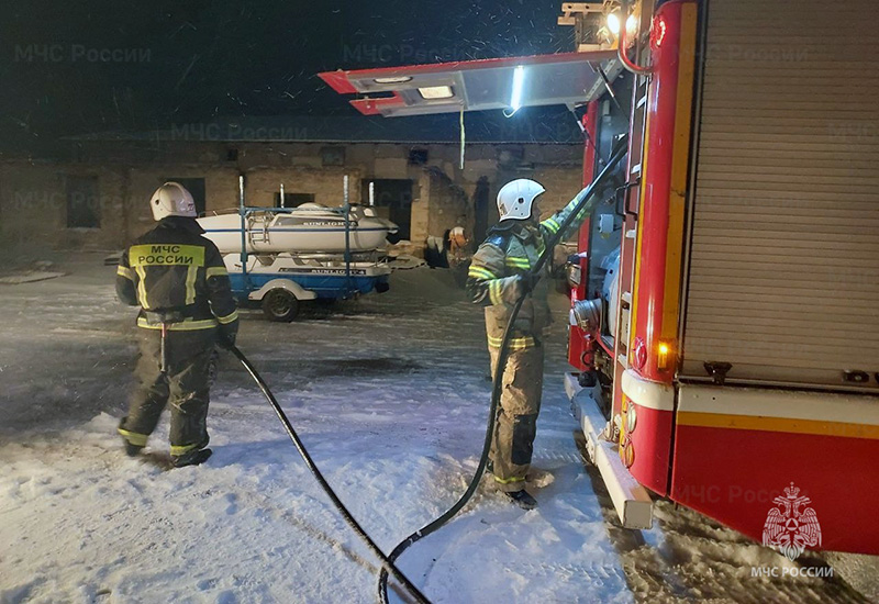 В Красногвардейском районе Крыма горел склад на площади 700 «квадратов»